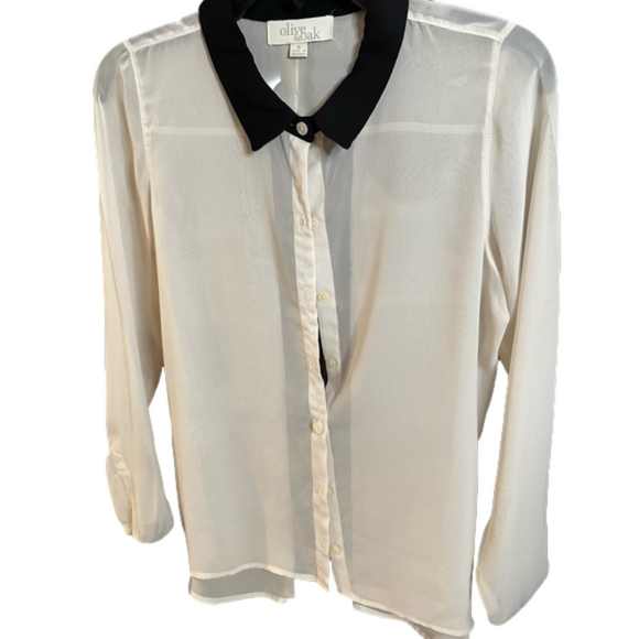 Olive & Oak Tops - Olive & Oak size small button down blouse EUC